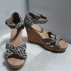 Toms Aztec Wedge Sandals Womens size 6